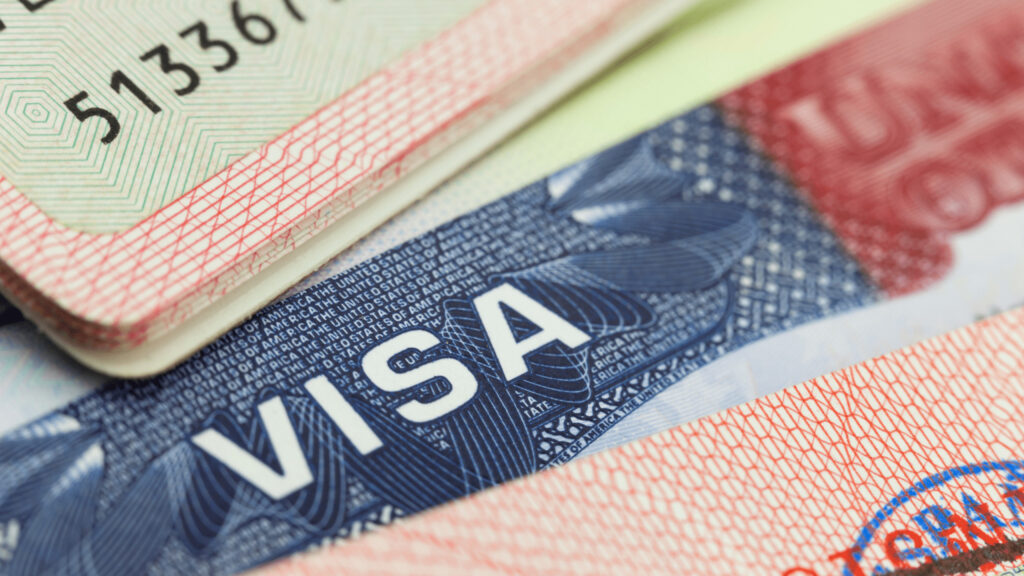EEUU frena trámites de visas a 75 países, entre ellos varios que van al Mundial de Fútbol