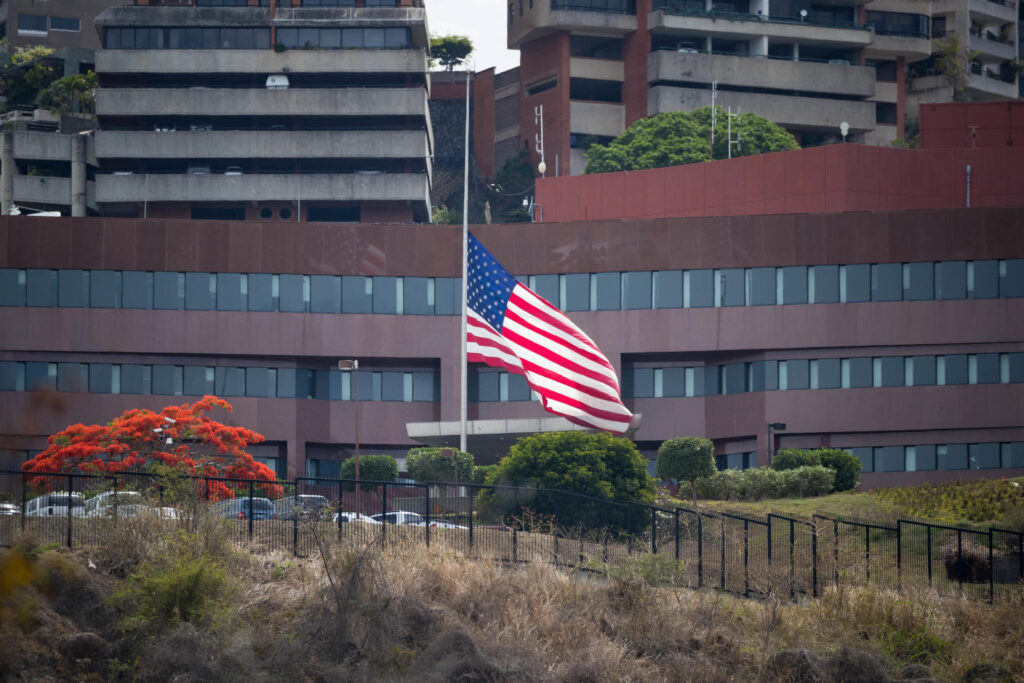 EE.UU. se prepara para reabrir su embajada en Caracas posiblemente esta misma semana, informa Bloomberg - AlbertoNews