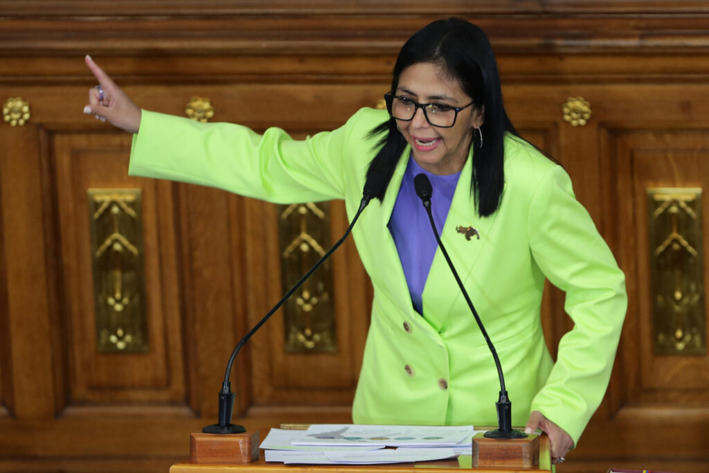 EFE | Delcy Rodríguez busca que se faciliten las inversiones en el sector petrolero de Venezuela - AlbertoNews