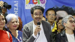 ELECCIONES EN COLOMBIA | Iván Cepeda, el candidato de izquierdas, aparece como favorito en las presidenciales colombianas, pero debe sortear el factor Trump | elperiodico.com