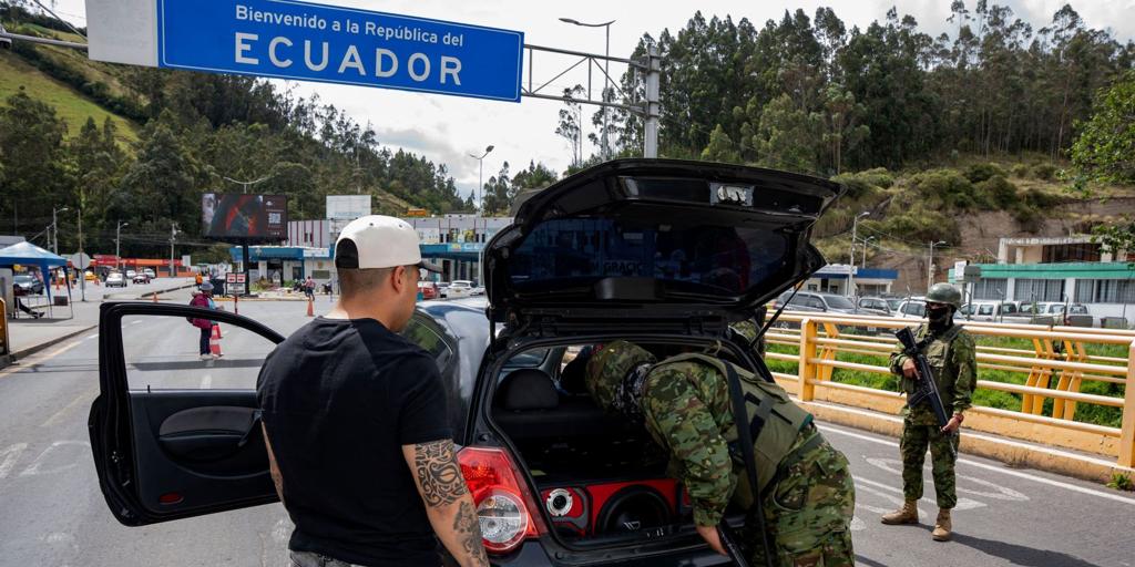 Ecuador impone aranceles del 30% a Colombia por falta de apoyo en la seguridad