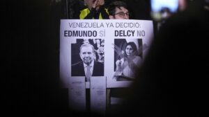 Edmundo González reclama su derecho a ejercer la presidencia de Venezuela tras la salida de Maduro | elperiodico.com