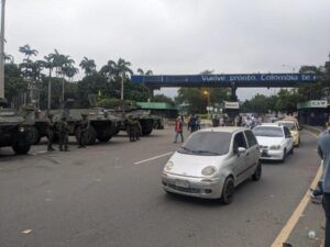 Ejército, prensa y comercio activos en La Parada este 5Ene