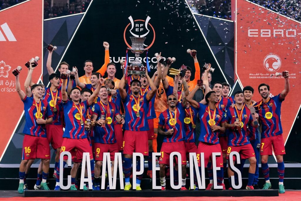 El Barça tumba a un digno Real Madrid y levanta la Supercopa
