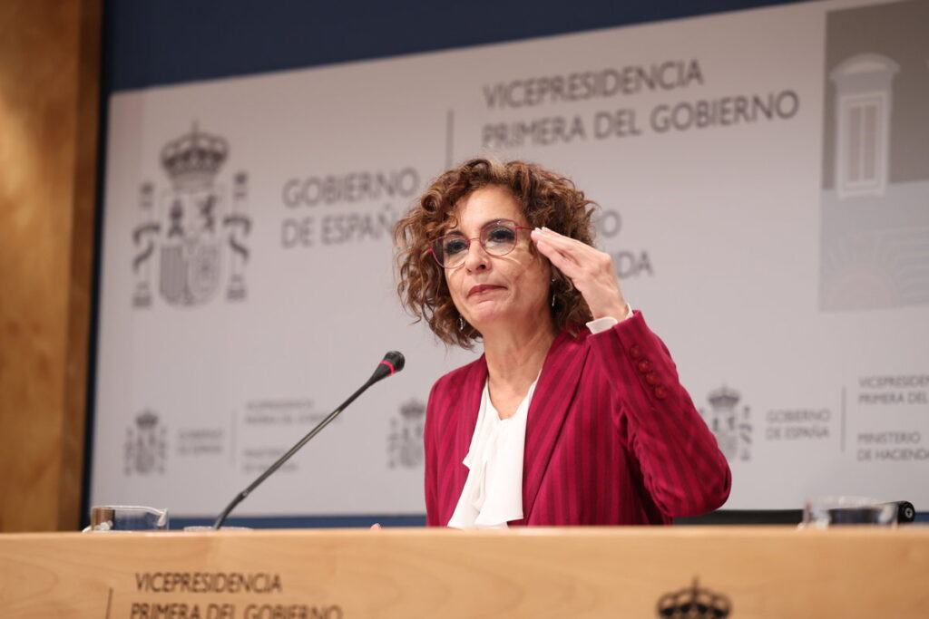 El Gobierno plantea elevar el porcentaje de cesión a comunidades del IRPF e IVA para inyectar 16.000 millones