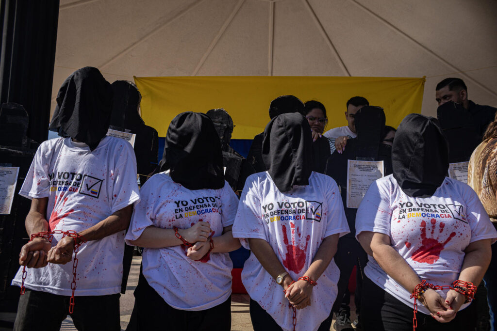 El País: La causa de los presos políticos reactiva las protestas en Venezuela: “De aquí no nos vamos hasta que sean libres