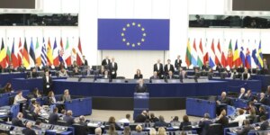 El Parlamento Europeo paraliza la ratificación de parte del acuerdo comercial suscrito en verano con EE.UU.