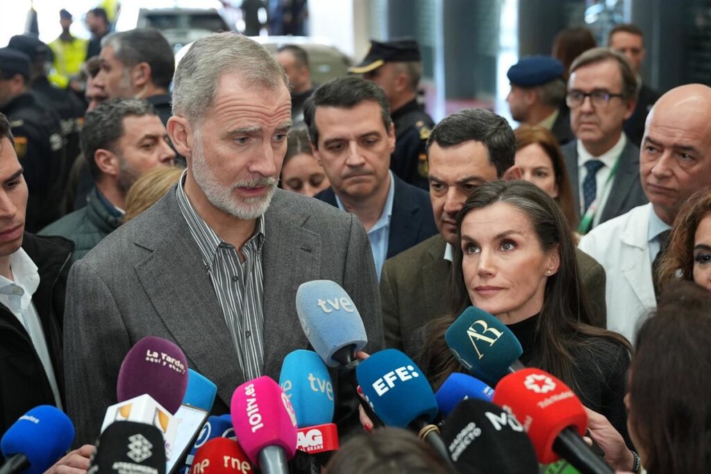 El Rey valora el "nivel" de respuesta de país al "golpe" del accidente de Adamuz con su sanidad, "cariño y solidaridad"