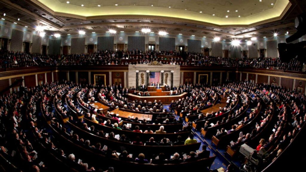El Senado de EE UU bloquea resolución que limitaba acciones militares de Trump en Venezuela
