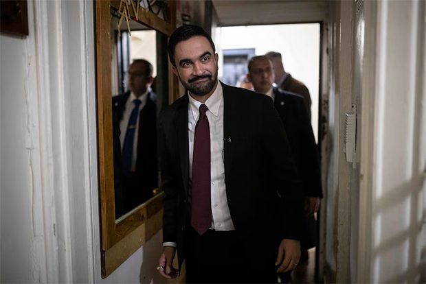 El alcalde de Nueva York debuta con medidas para vivienda y revoca órdenes de predecesor
