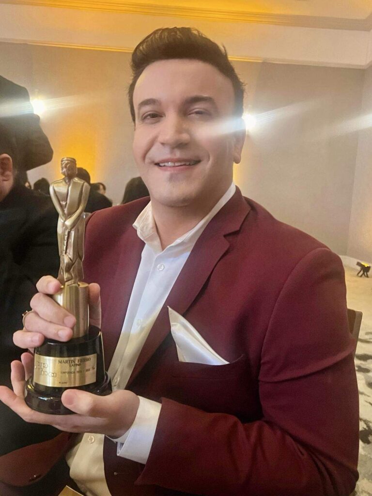 El animador Alain Teuteló recibió un premio Martín Fierro