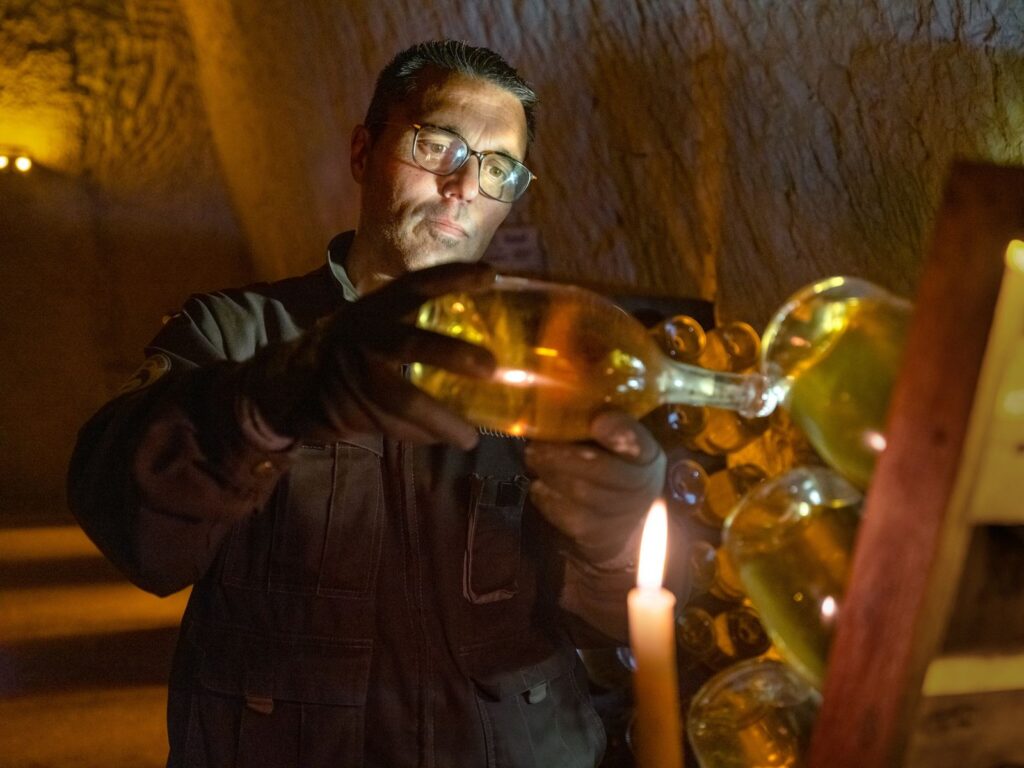 El arte en extinción de elaborar un buen champagne a mano | National Geographic