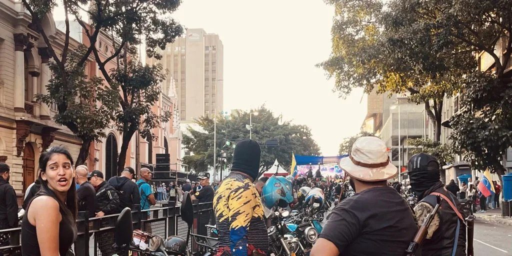 El chavismo toma las calles para impedir movilizaciones de la oposición