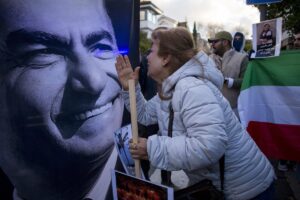 El hijo del sah presenta su «plan de cien días» cuando «colapse el régimen iraní» | europapress.es
