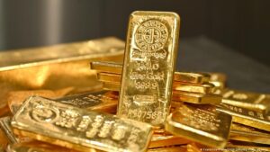 El oro logra nuevo récord superando los 5.100 dólares