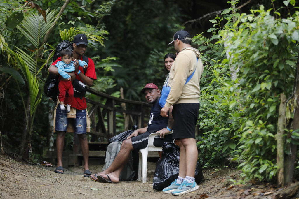 El paso de migrantes por la selva del Darién se redujo un 99% en 2025, según el Gobierno de Panamá - AlbertoNews
