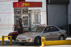 El petróleo cae mientras inversores evalúan reanudación de las exportaciones venezolanas