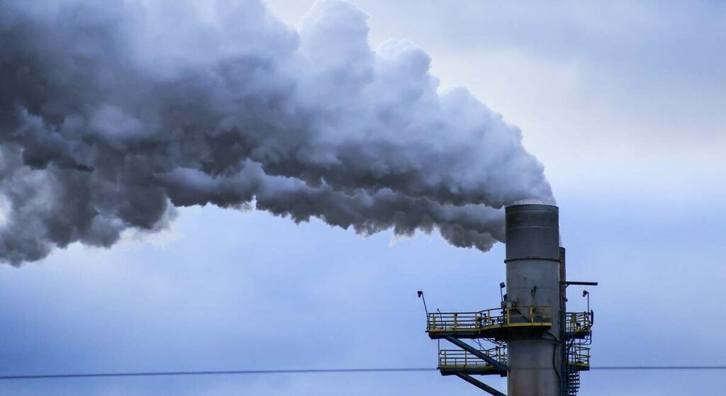 El petróleo rebota y sube un 2% ante las nuevas sanciones de EEUU sobre Rusia