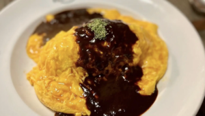El restaurante japonés de Madrid donde poder probar el famoso ‘omurice’
