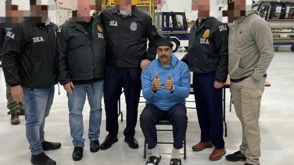 El significado del gesto desafiante de las manos de Maduro tras ser capturado por EEUU