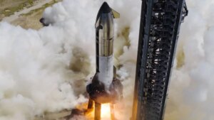 Elon Musk revela la fecha del primer vuelo oficial del nuevo cohete Starship