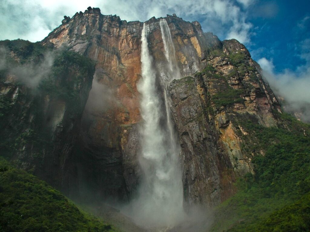 En Venezuela se encuentra la cascada más alta del mundo: supera en muchos metros a las Cataratas del Iguazú | National Geographic