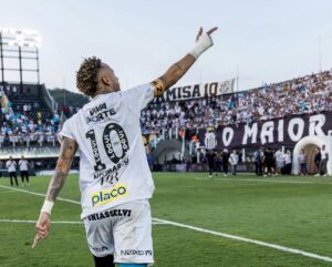 Entre lesiones y sueños pendientes: Neymar renovó su contrato con el Santos hasta finales de 2026
