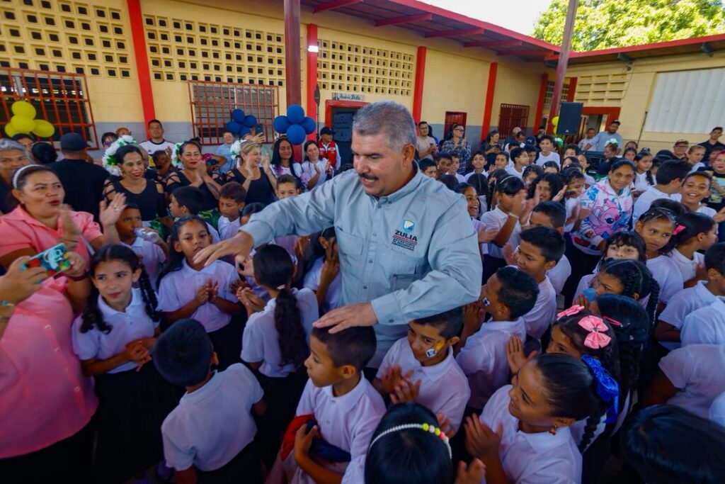 Entregan aulas rehabilitadas a estudiantes de Cabimas