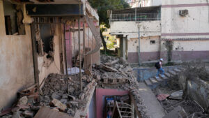 «Estaban durmiendo y les explotó una bomba»: Cabello denuncia muerte de civiles en el ataque de EE.UU. – Correo del Orinoco