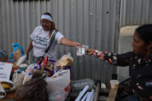 "Estamos aquí, no se rindan": Familias gritaron mensajes de apoyo a presos políticos en Zona 7 (VIDEOS)