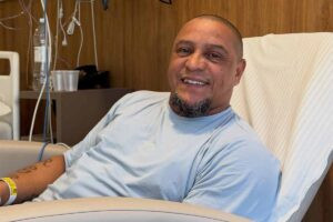 «Estoy bien», las primeras palabras de Roberto Carlos al ser operado por un problema cardíaco