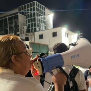 Familiares de presos políticos protestan en Zona 7: Exigen que directivos "den la cara" (Videos) - AlbertoNews