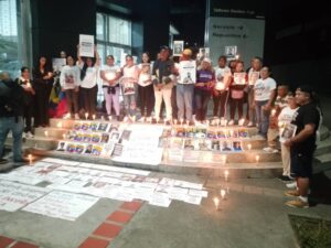 Familiares de presos políticos realizaron nueva vigilia en El Helicoide por sus liberaciones (Imágenes)