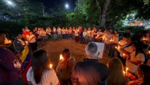 Familias de presos políticos en El Rodeo I acumulan 11 noches de vigilia exigiendo libertad total