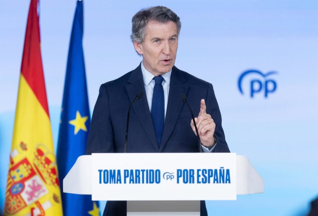 Feijóo rechaza que el futuro de Venezuela pase por Delcy Rodríguez y reprocha al Gobierno su connivencia con Maduro