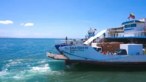 Ferry “Guaiquerí” queda varado por falla mecánica