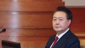 Fiscales de Corea del Sur piden la pena de muerte para el expresidente Yoon Suk Yeol por la ley marcial | elperiodico.com