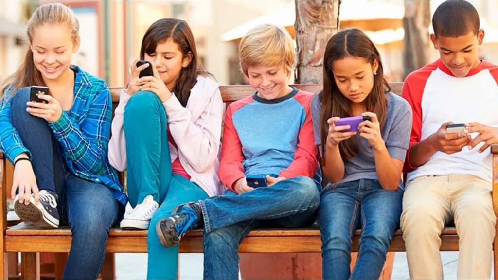 Francia aprobó un proyecto de ley que prohíbe las redes sociales para menores de 15 años
