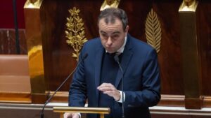 Francia da un paso más en la prohibición de las redes sociales a menores de 15 años