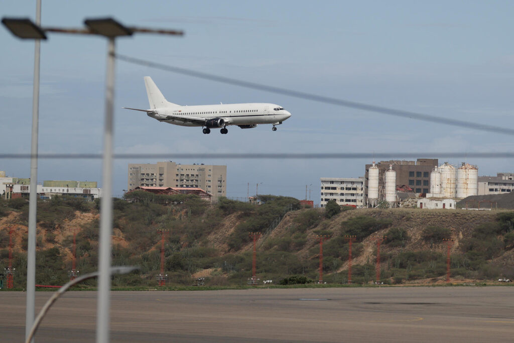 Francia pide a sus compañías aéreas que no entren en el espacio aéreo de Venezuela - AlbertoNews