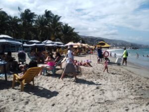 Full playa Bahía Marina - Diario La Verdad de Vargas