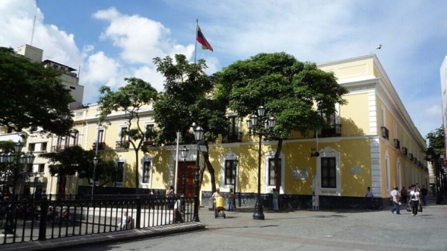 Gobierno de Venezuela rechaza declaraciones del presidente de Francia