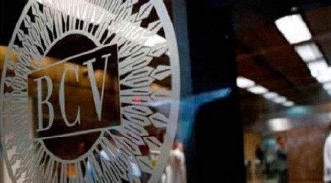 Gobierno lleva ingresos del petróleo al mercado cambiario