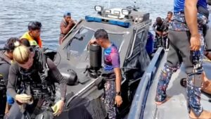 Hallan restos de una embarcación en la zona donde buscan a los valencianos desaparecidos en Indonesia | elperiodico.com