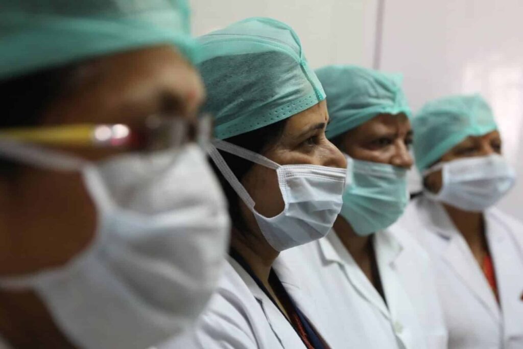 Hasta 60% del personal de enfermería ha desertado de los hospitales por bajos salarios en Venezuela