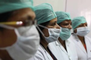 Hasta 60% del personal de enfermería ha desertado de los hospitales por bajos salarios en Venezuela