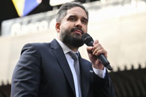 Hijo de Maduro reitera su respaldo al "alto mando político" encabezado por Delcy Rodríguez - AlbertoNews