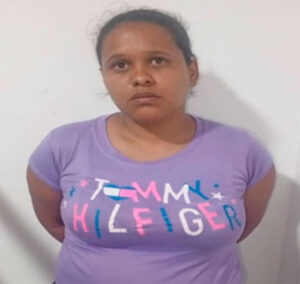 Hombre es buscado por maltratar a su hijastro de 10 años y la madre está detenida