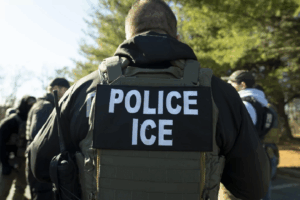 ICE alcanzó su tasa de mortalidad más alta en dos décadas durante detenciones migratorias