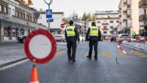 INCENDIO SUIZA ESTACIÓN ESQUÍ | No hay constancia de víctimas españolas en el incendio en una estación de esquí en Suiza | elperiodico.com